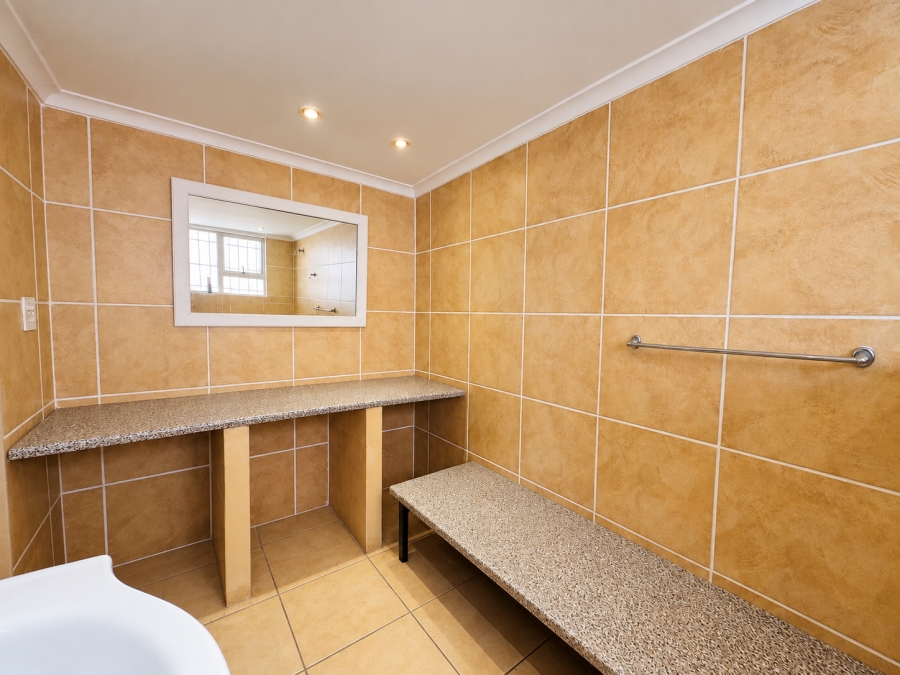 To Let 4 Bedroom Property for Rent in Harbour Island Western Cape